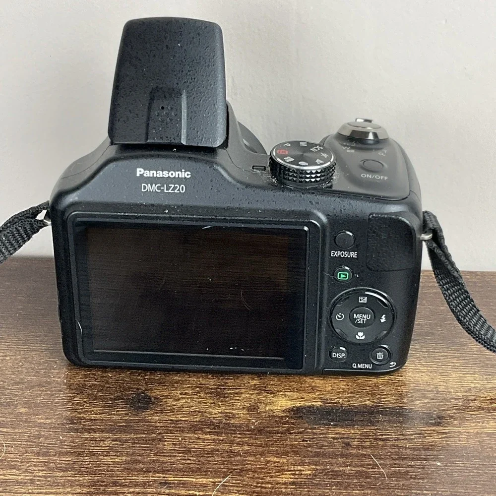 Panasonic Lumix DMC-LZ30 16 MP Digital Camera 21x Optical Zoom Case & 2gb Memory